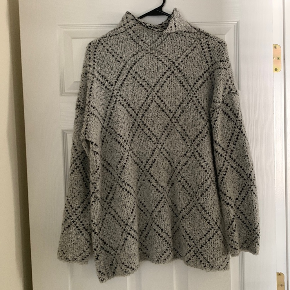 Faith & Zoe sweater, size small.